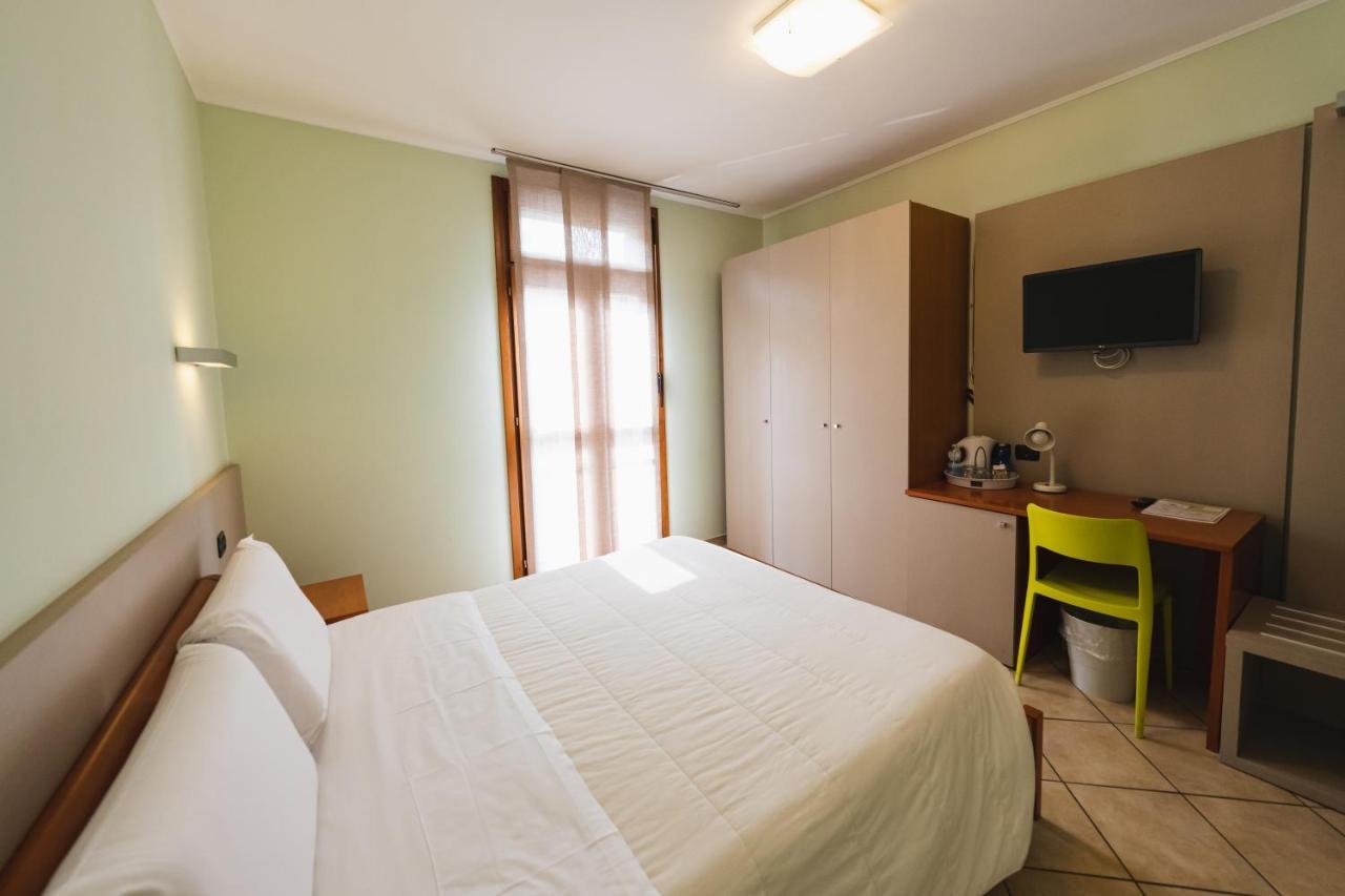 Parini Hotel Bosisio Parini Ngoại thất bức ảnh